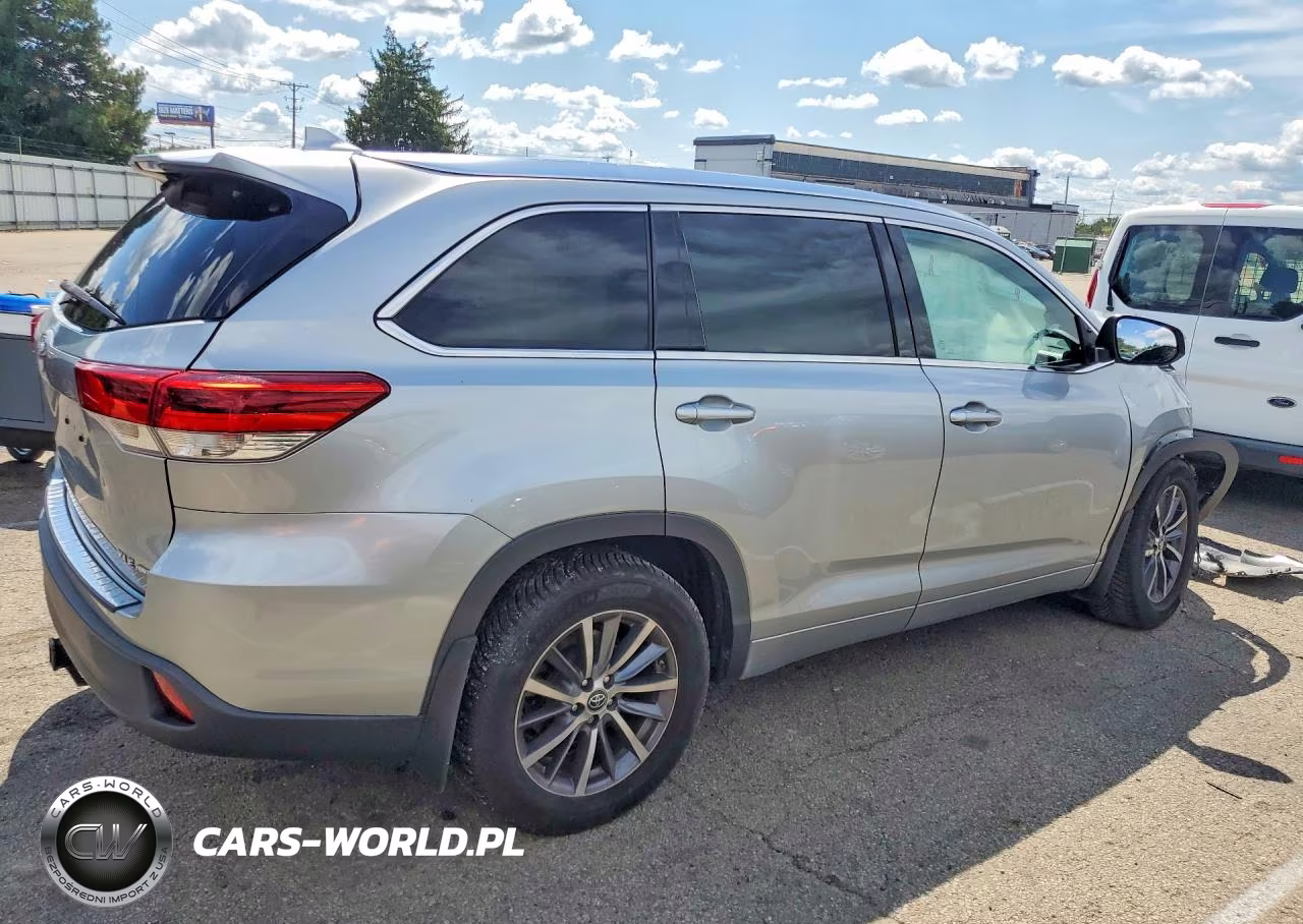 2017 Toyota Highlander Xle VIN:5TDJZRFH2HS389227 - 3