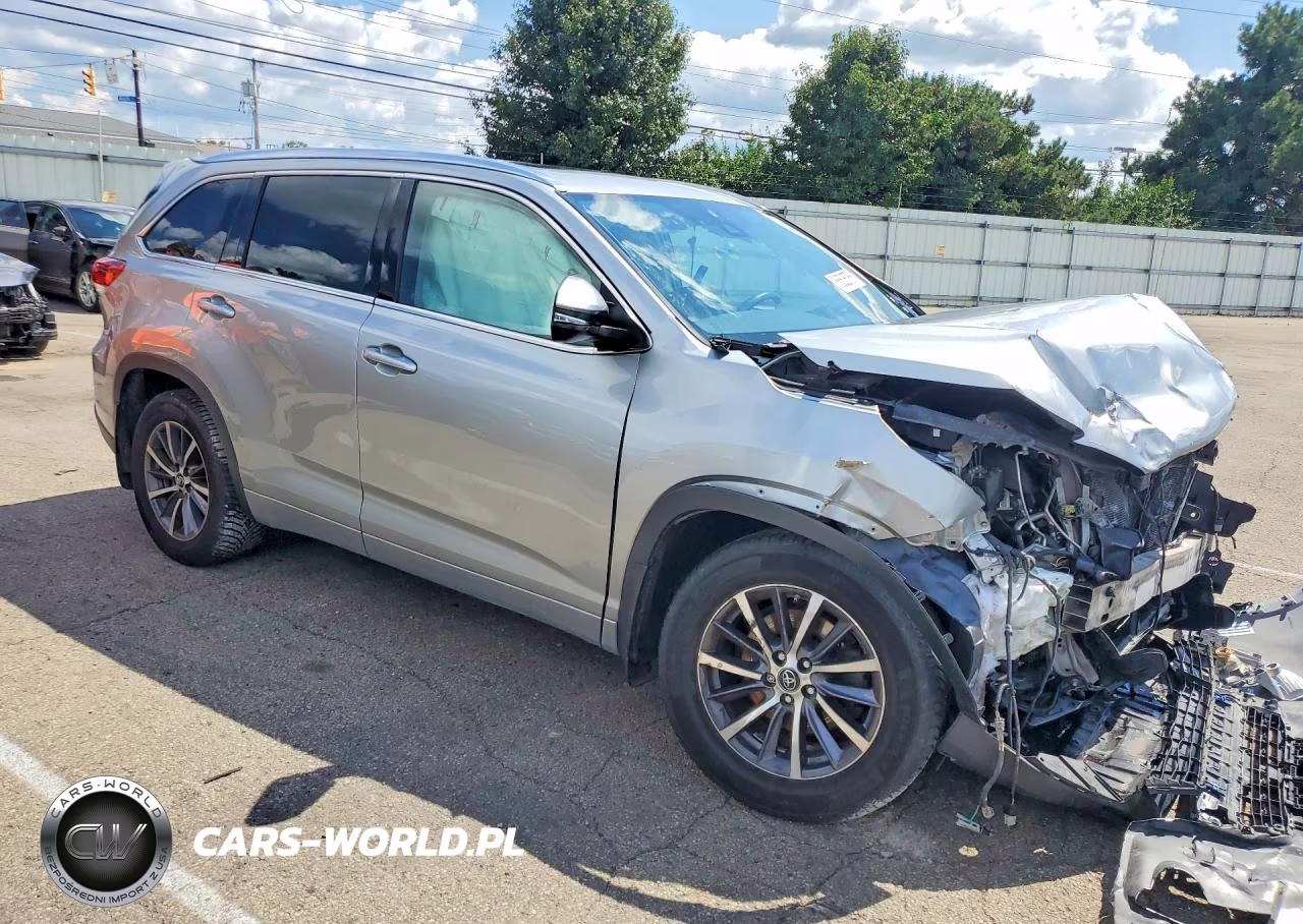 2017 Toyota Highlander Xle VIN:5TDJZRFH2HS389227 - 4