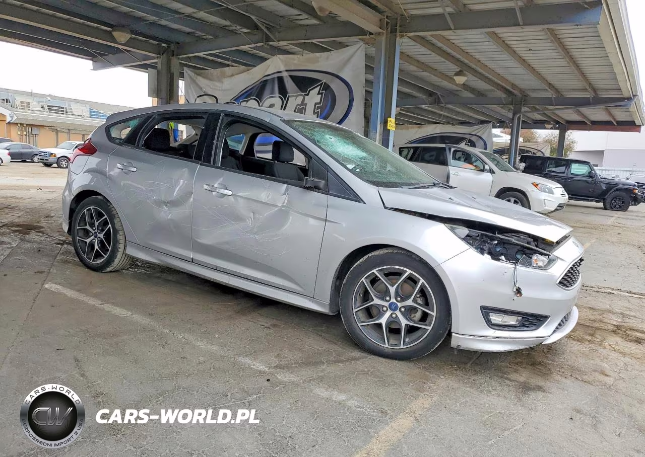 2016 Ford Focus Se VIN:1FADP3K2XGL301709 - 4