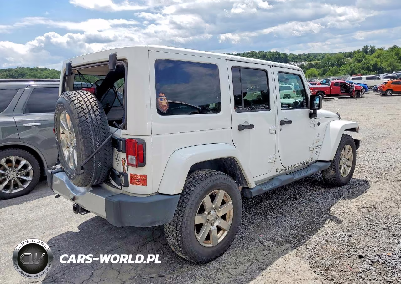 2015 Jeep Wrangler Unlimited Sahara VIN:1C4BJWEG7FL503529 - 3