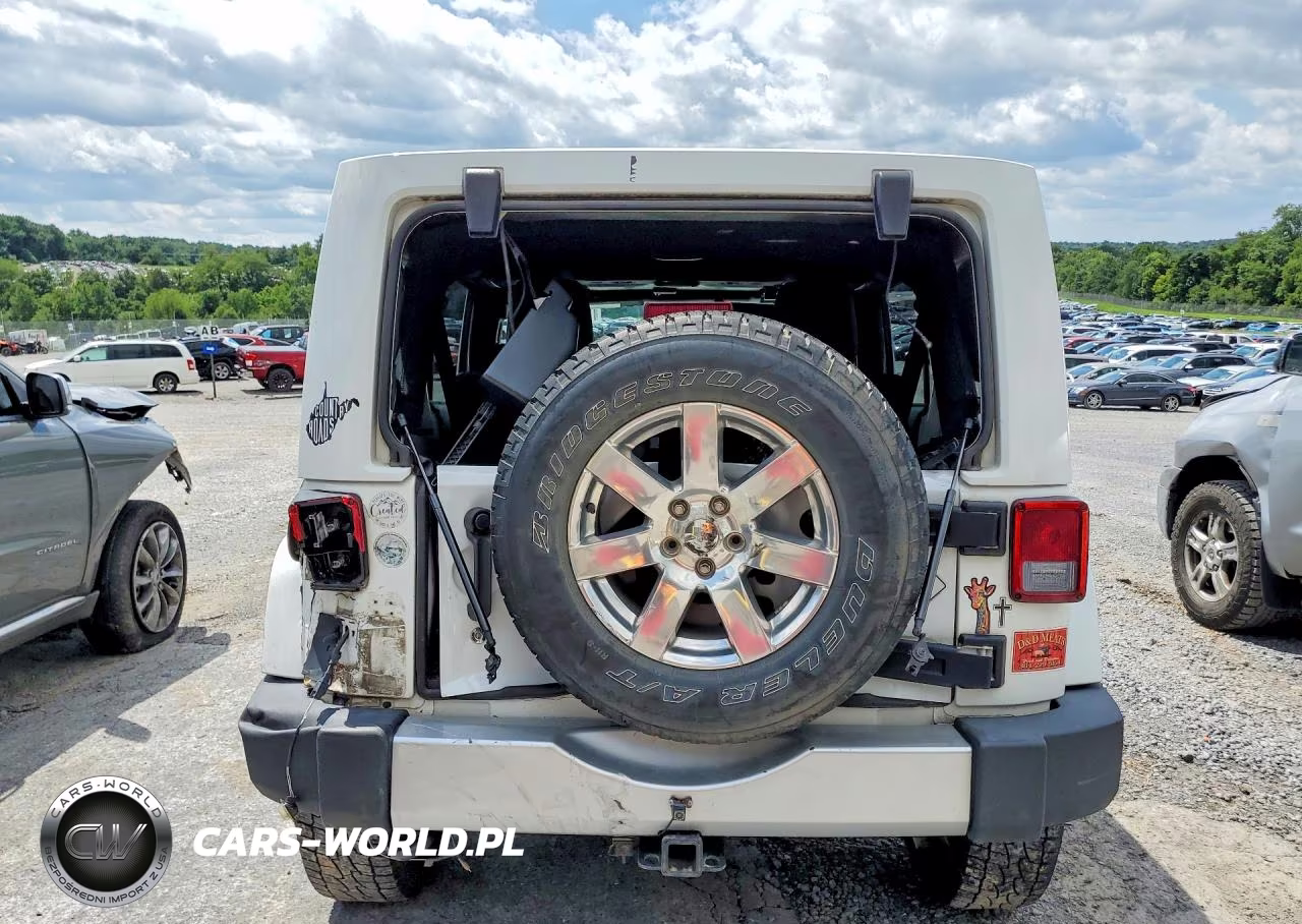 2015 Jeep Wrangler Unlimited Sahara VIN:1C4BJWEG7FL503529 - 6