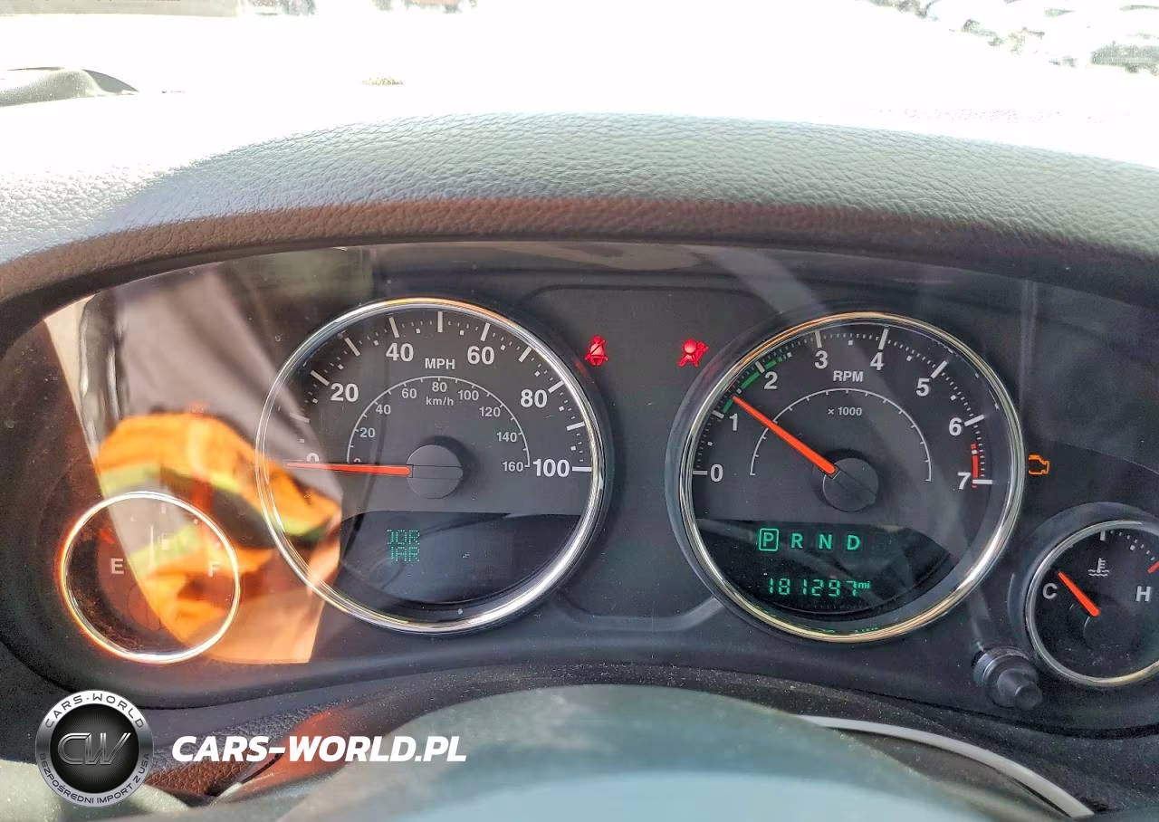 2015 Jeep Wrangler Unlimited Sahara VIN:1C4BJWEG7FL503529 - 9