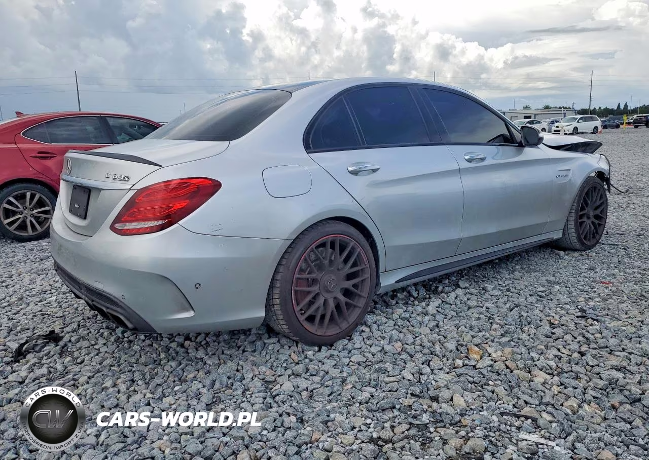 2015 Mercedes-Benz C 63 Amg-S VIN:55SWF8HBXFU066173 - 3