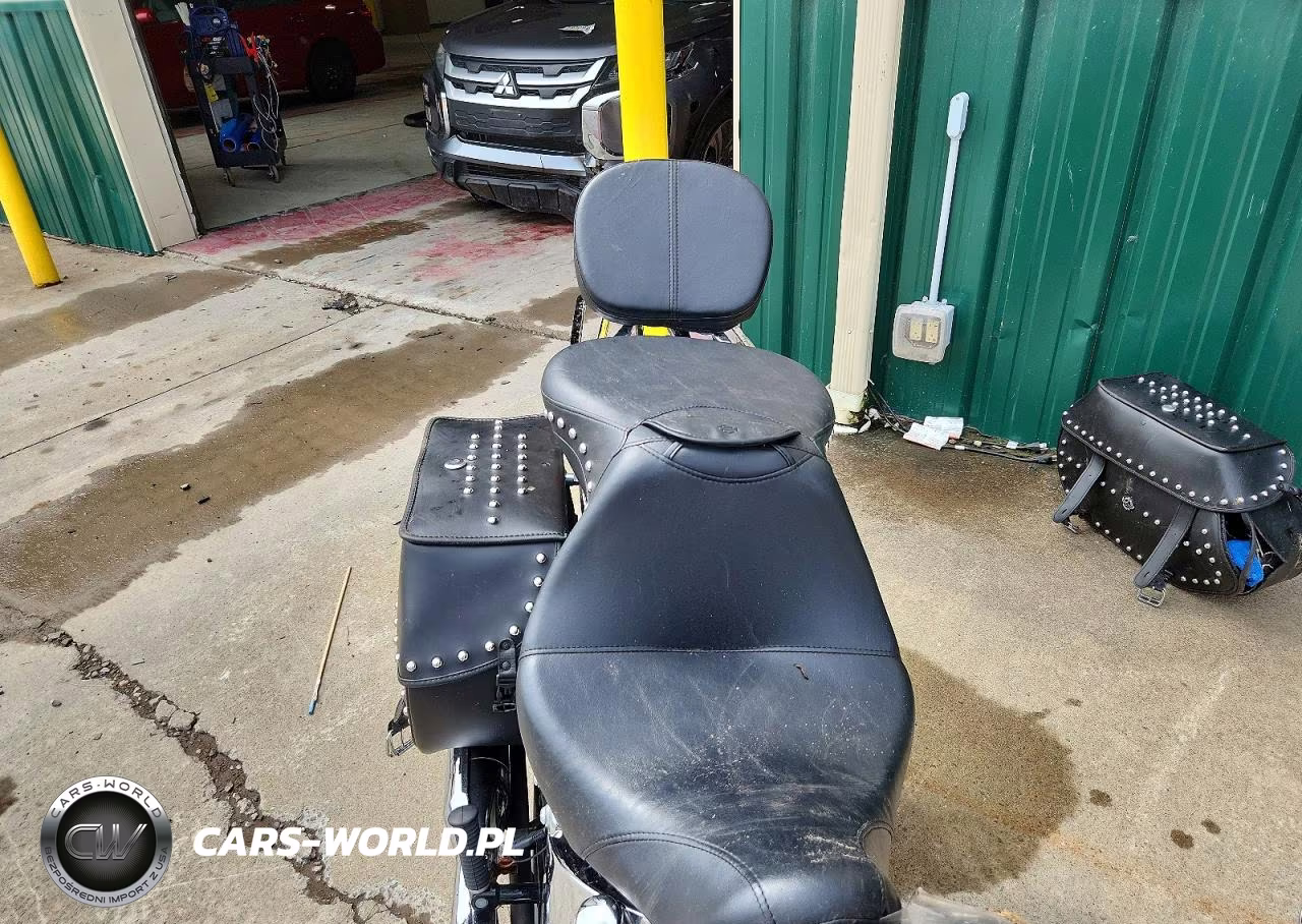 2011 Harley-Davidson Flstc VIN:1HD1BW517BB019752 - 5