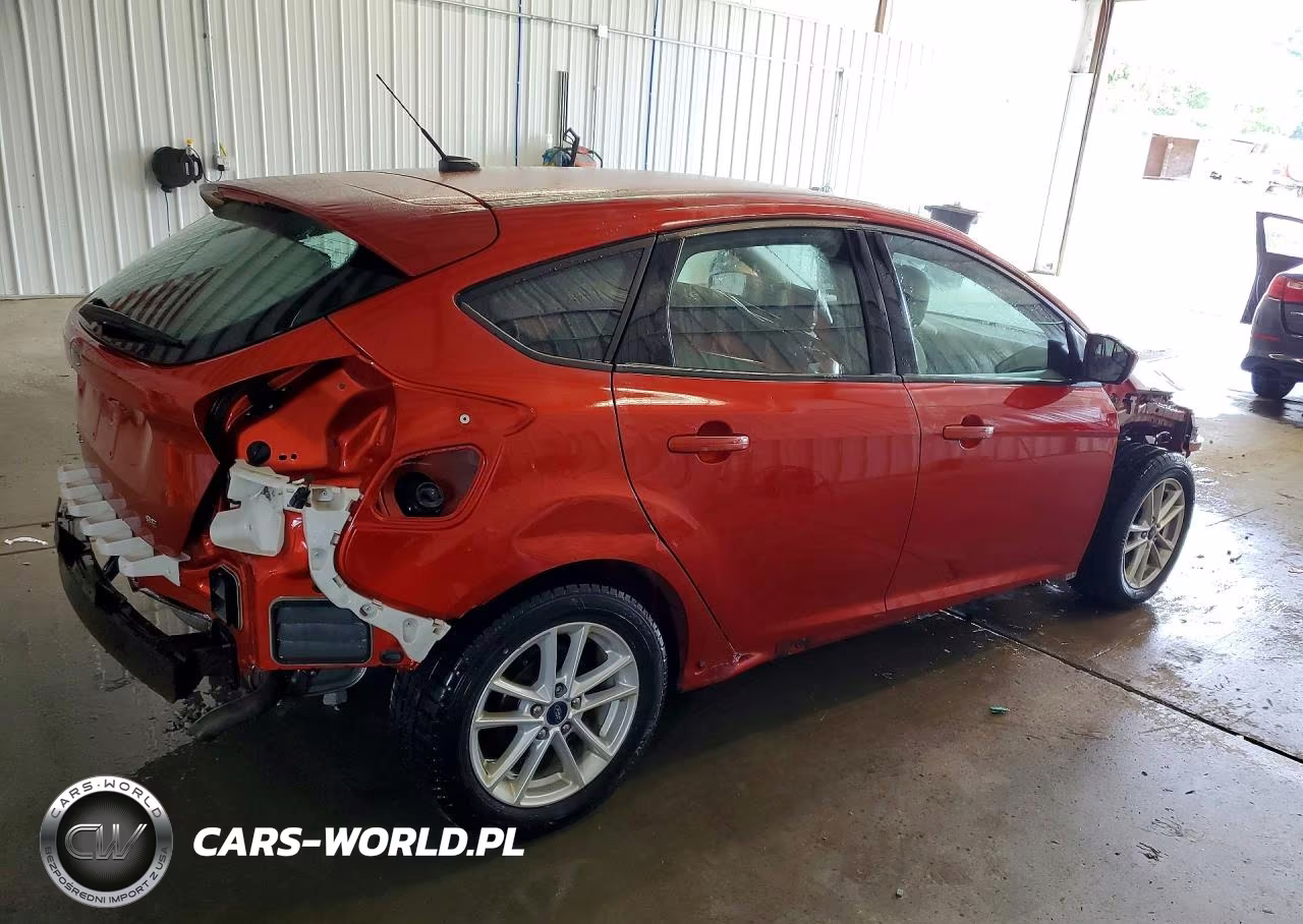 2018 Ford Focus Se VIN:1FADP3K24JL316956 - 3