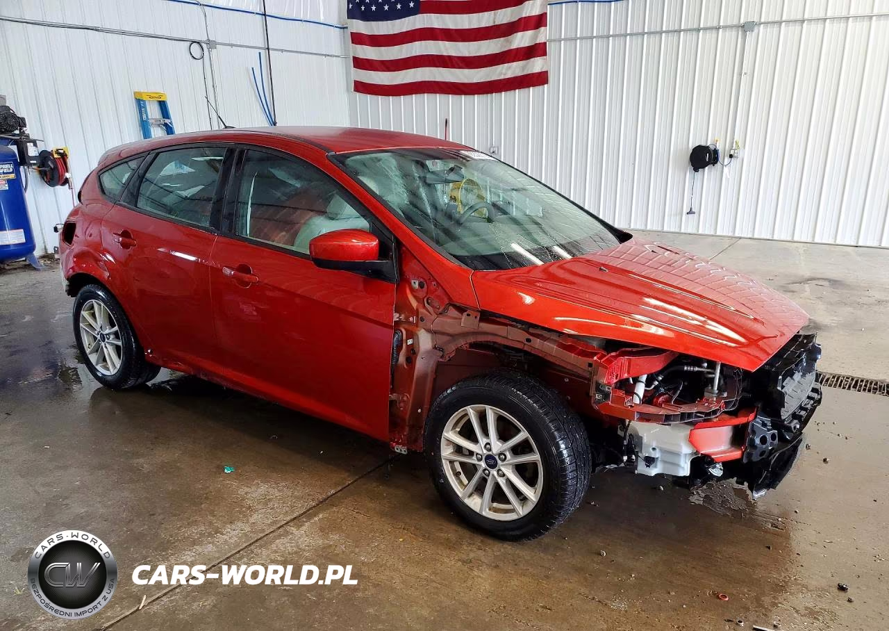 2018 Ford Focus Se VIN:1FADP3K24JL316956 - 4