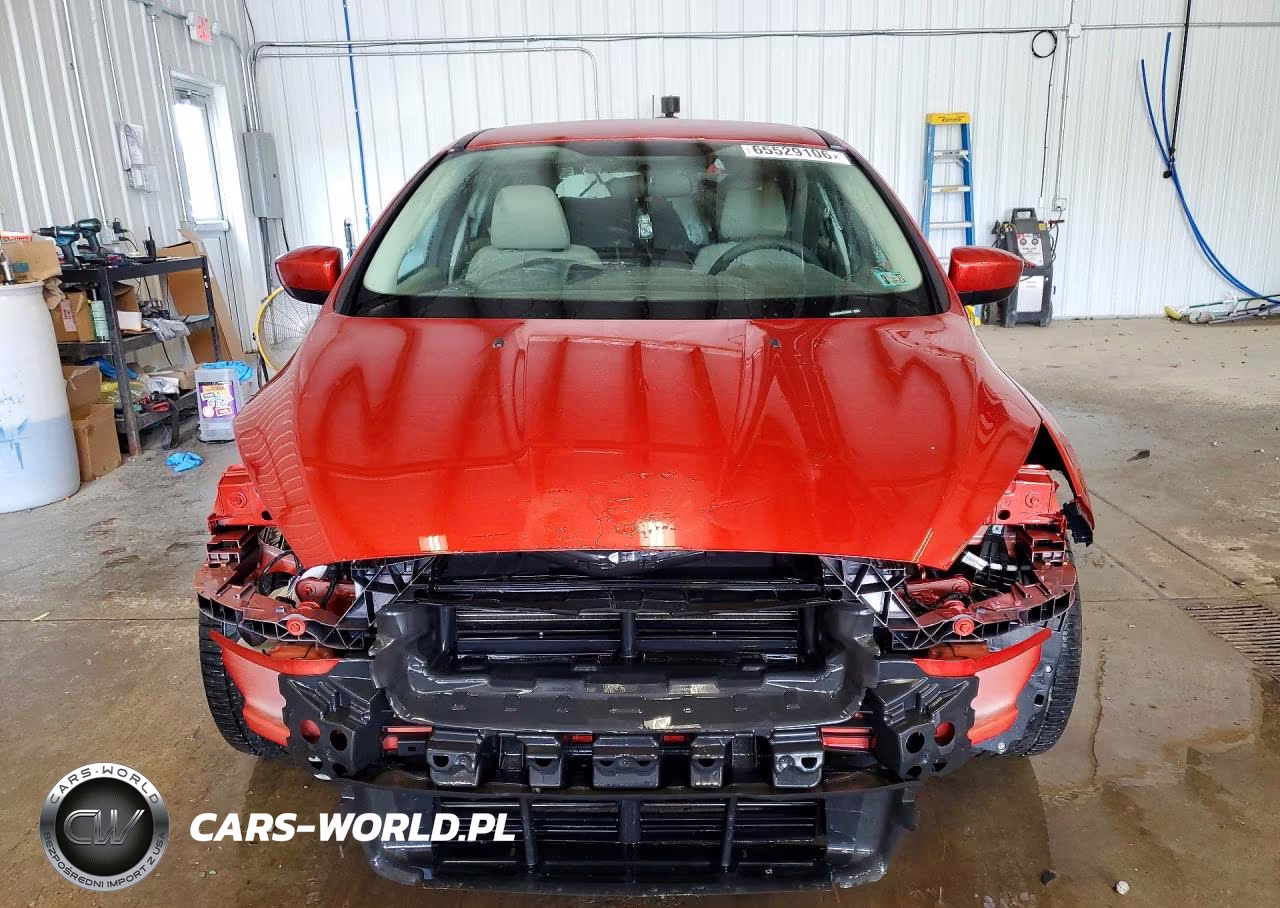 2018 Ford Focus Se VIN:1FADP3K24JL316956 - 5
