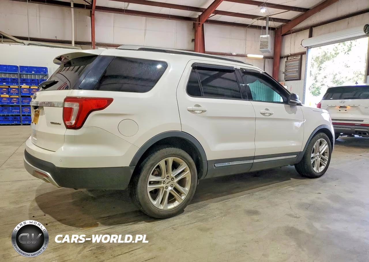 2016 Ford Explorer Xlt VIN:1FM5K7D89GGC12384 - 3