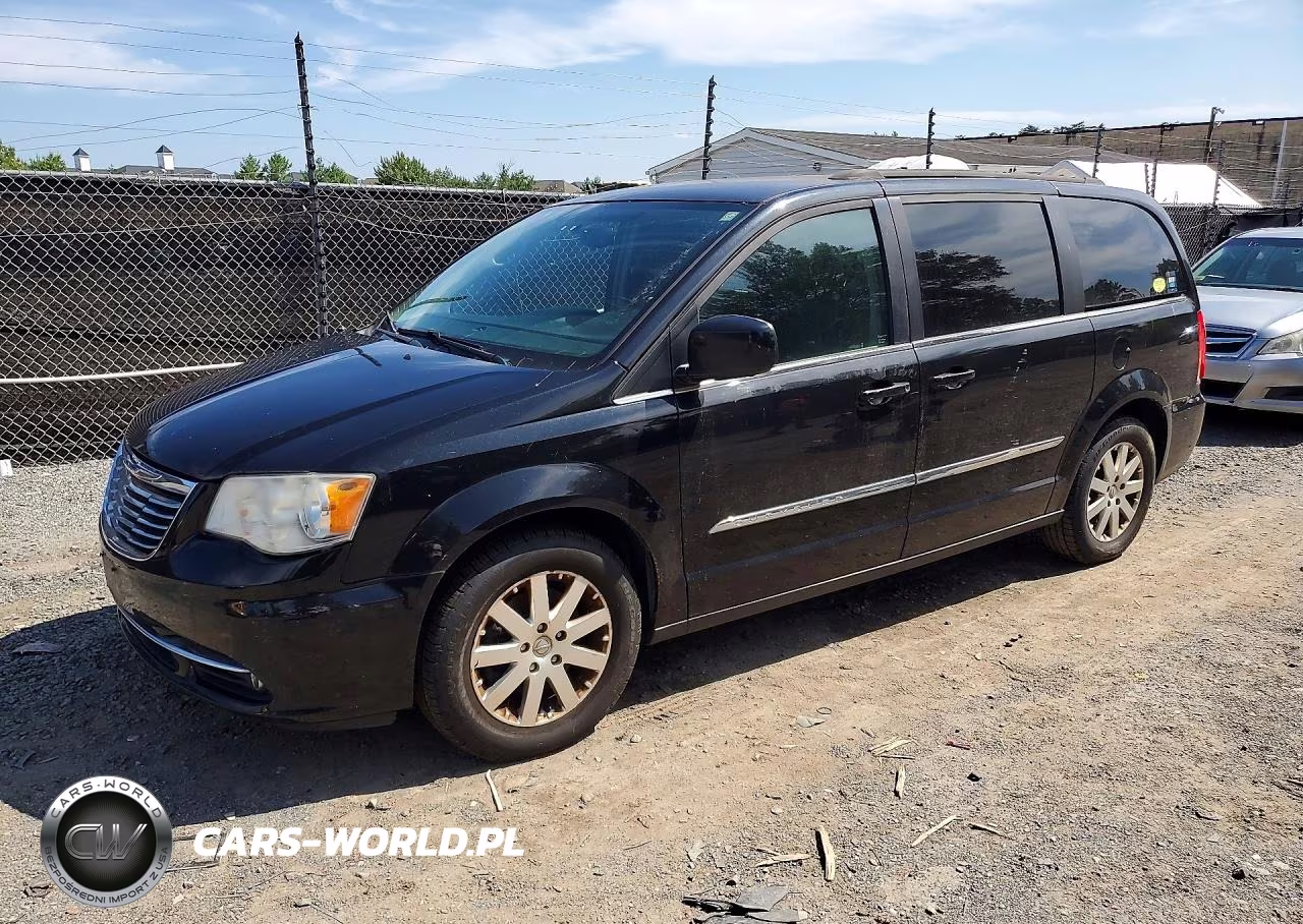 2016 Chrysler Town & Country Touring – zdjęcie 1 z 13