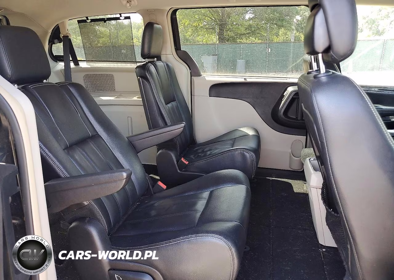 2016 Chrysler Town & Country Touring VIN:2C4RC1BG5GR247996 - 11