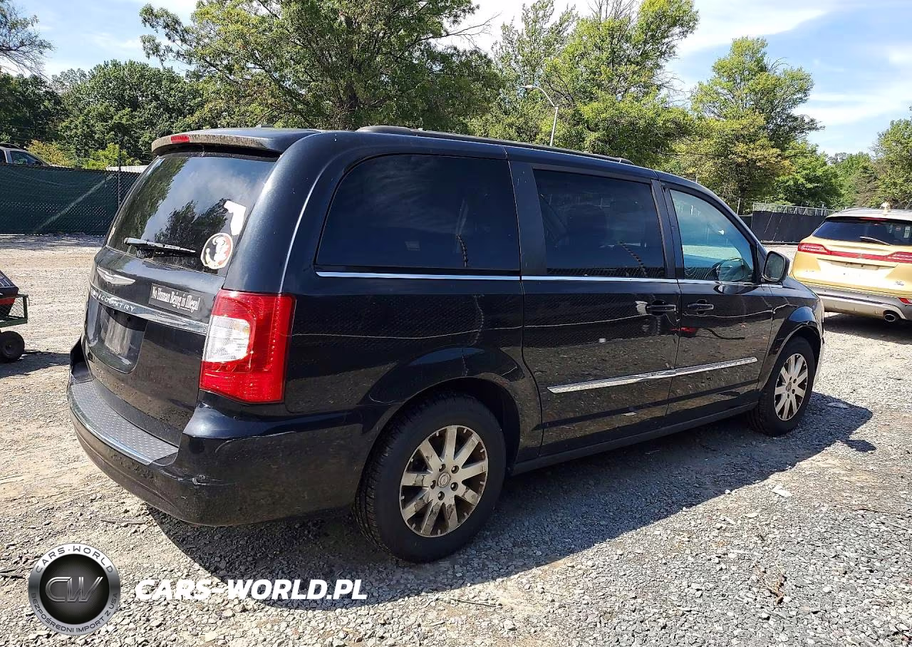 2016 Chrysler Town & Country Touring VIN:2C4RC1BG5GR247996 - 3