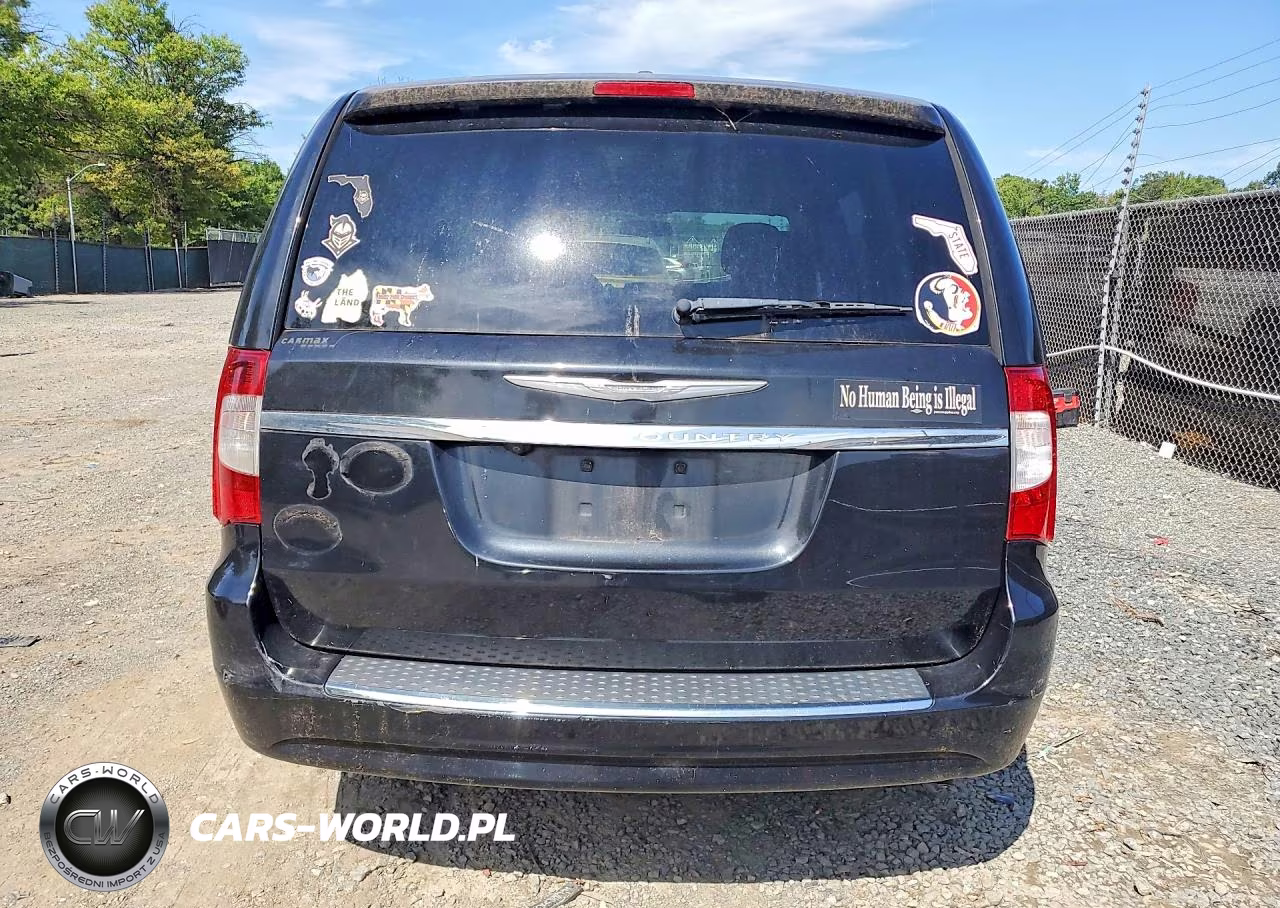 2016 Chrysler Town & Country Touring VIN:2C4RC1BG5GR247996 - 6