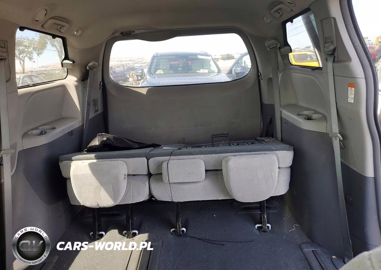 2019 Toyota Sienna Le VIN:5TDKZ3DC2KS013286 - 10