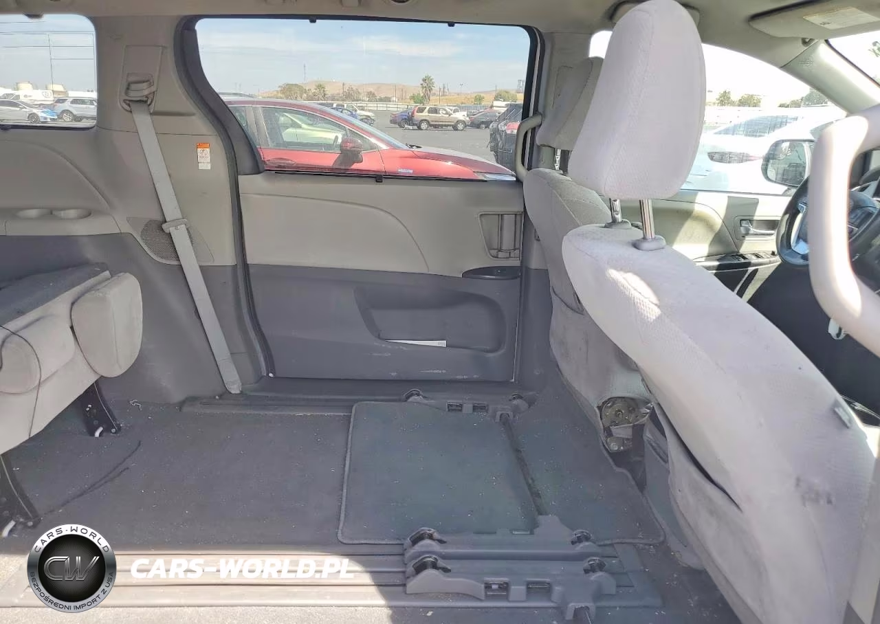 2019 Toyota Sienna Le VIN:5TDKZ3DC2KS013286 - 11