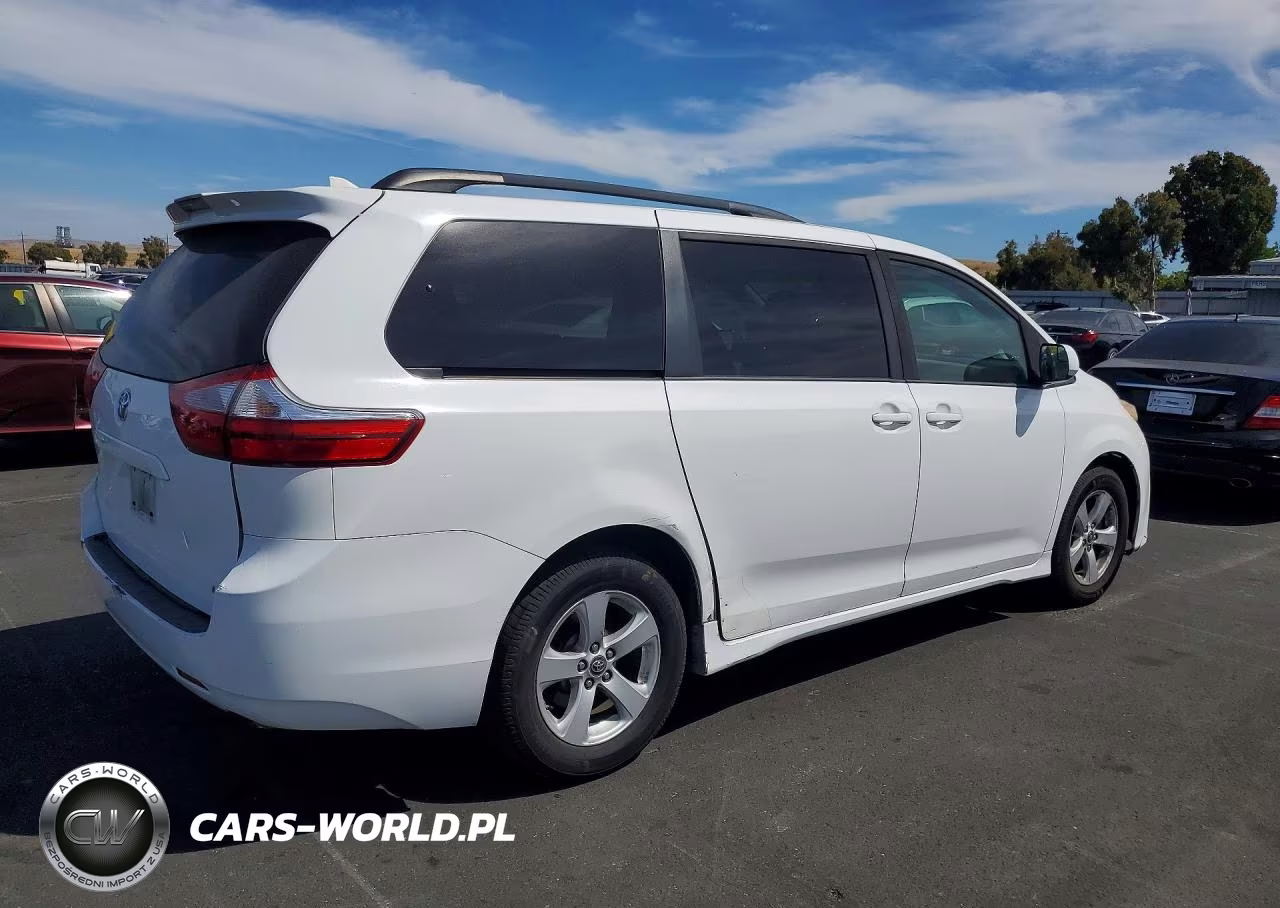 2019 Toyota Sienna Le VIN:5TDKZ3DC2KS013286 - 3
