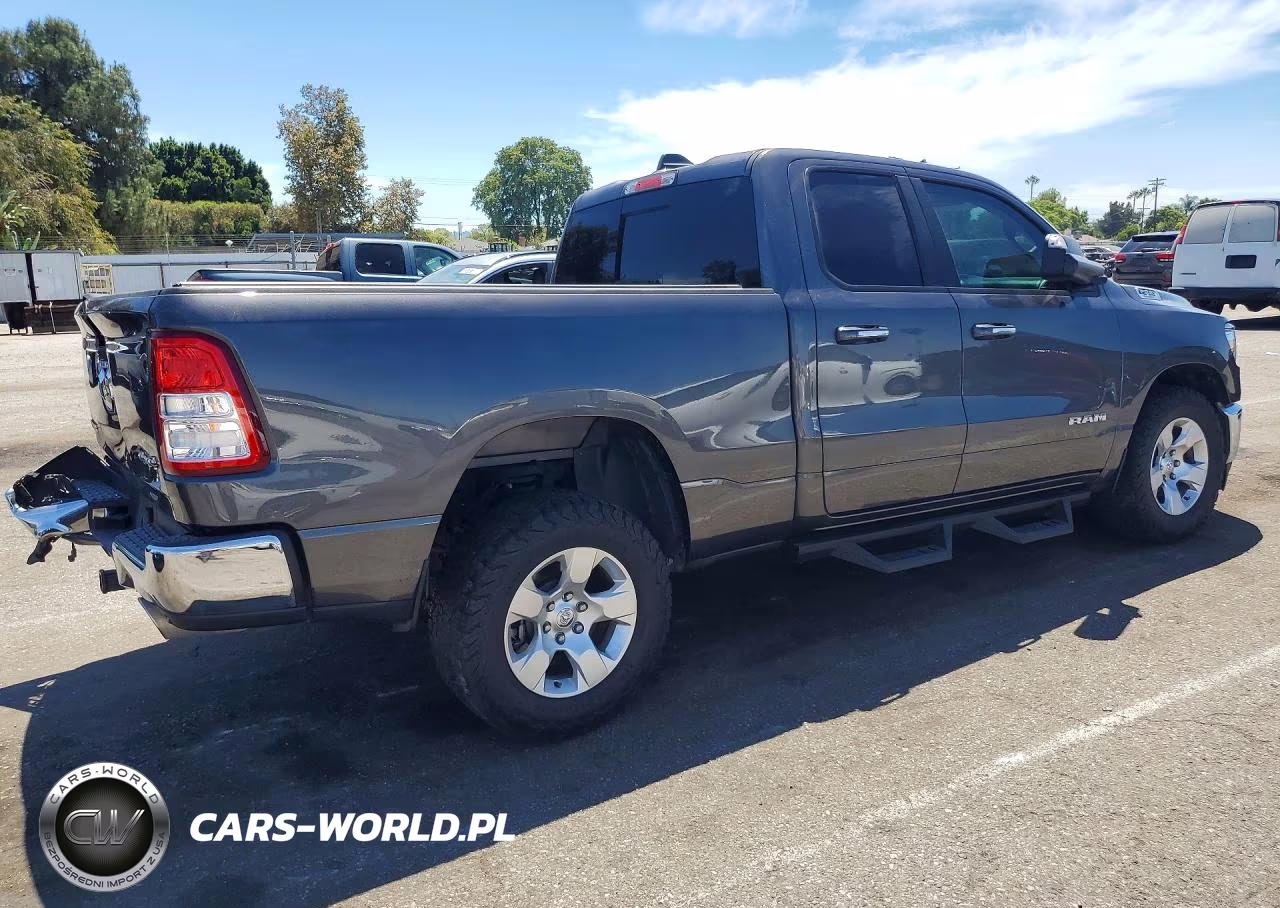 2020 Ram 1500 Big Horn-Lone Star VIN:1C6SRFBT2LN315972 - 3