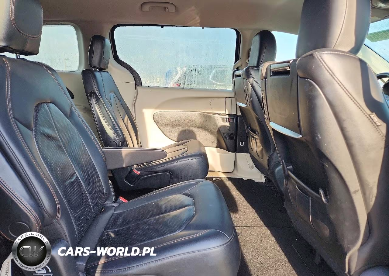 2018 Chrysler Pacifica Touring L Plus VIN:2C4RC1EG6JR144203 - 11