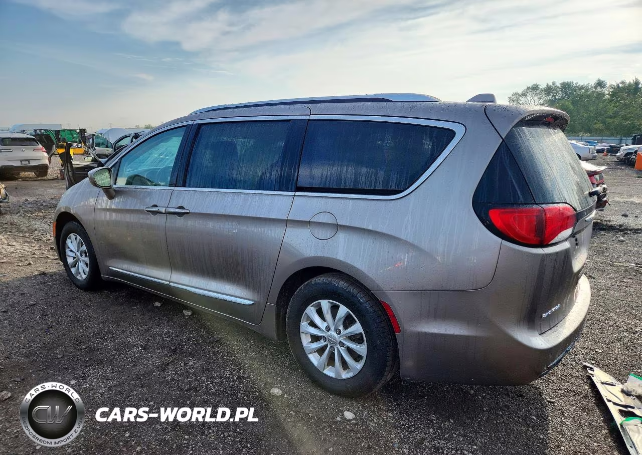 2018 Chrysler Pacifica Touring L Plus VIN:2C4RC1EG6JR144203 - 2