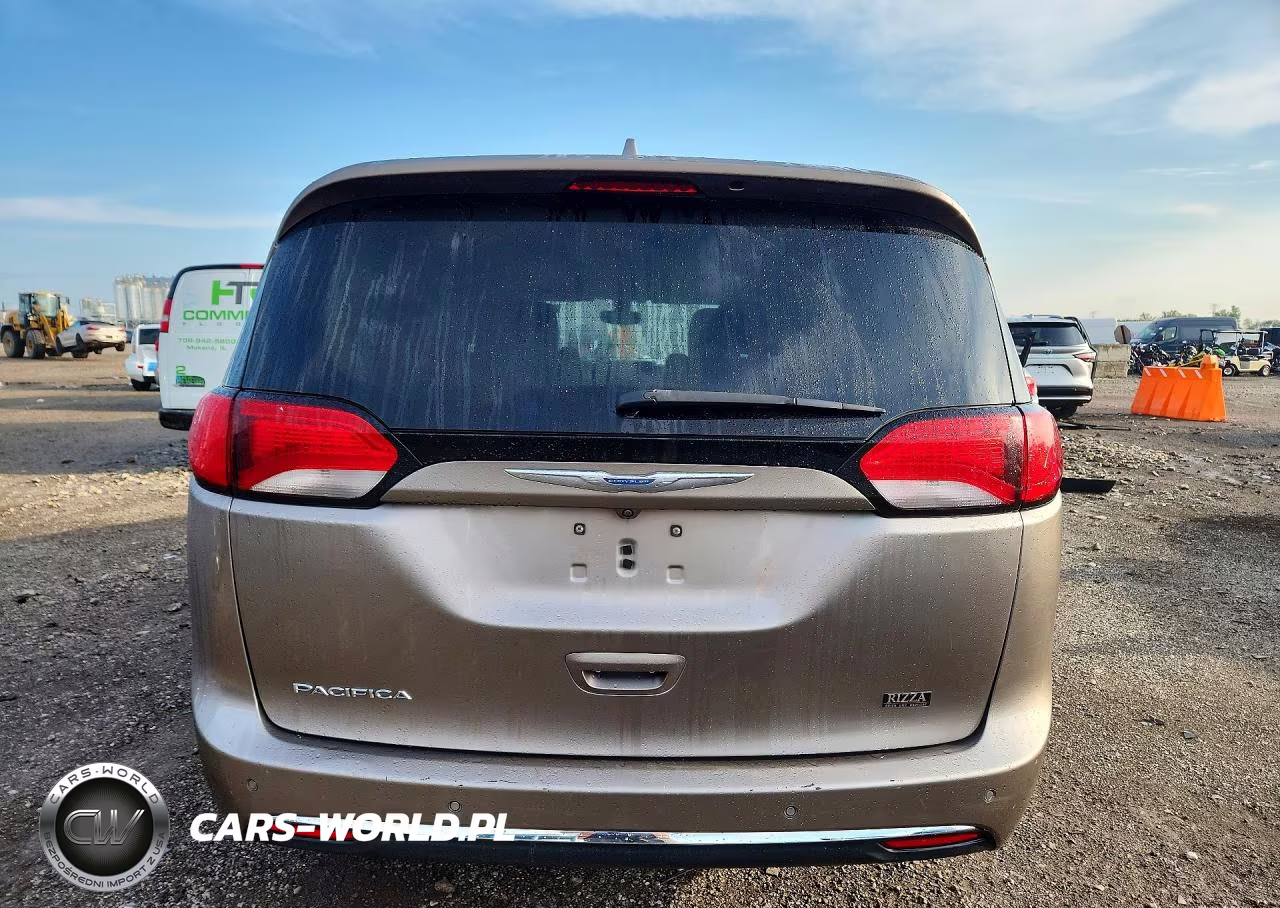 2018 Chrysler Pacifica Touring L Plus VIN:2C4RC1EG6JR144203 - 6