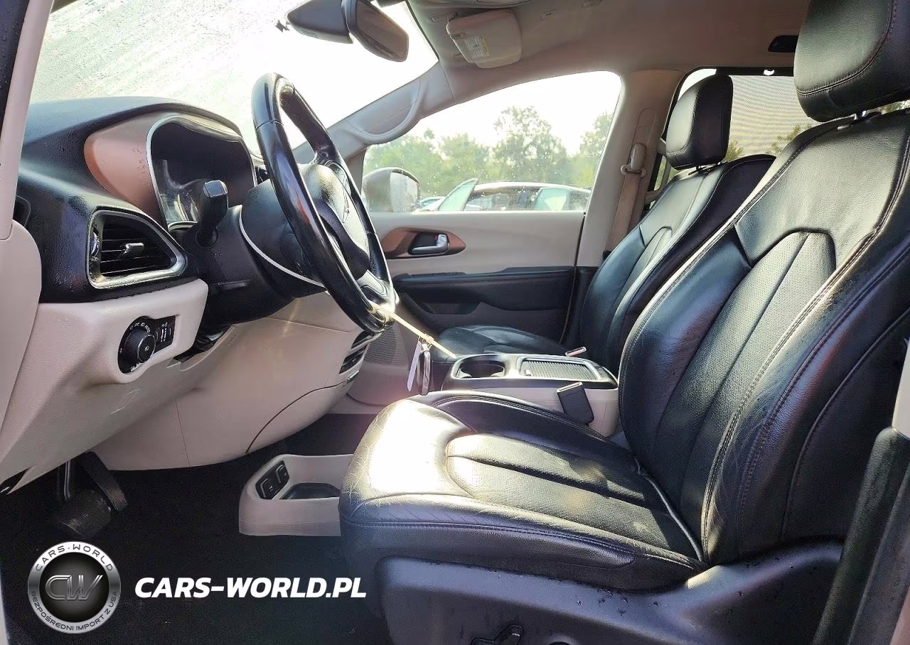 2018 Chrysler Pacifica Touring L Plus VIN:2C4RC1EG6JR144203 - 7