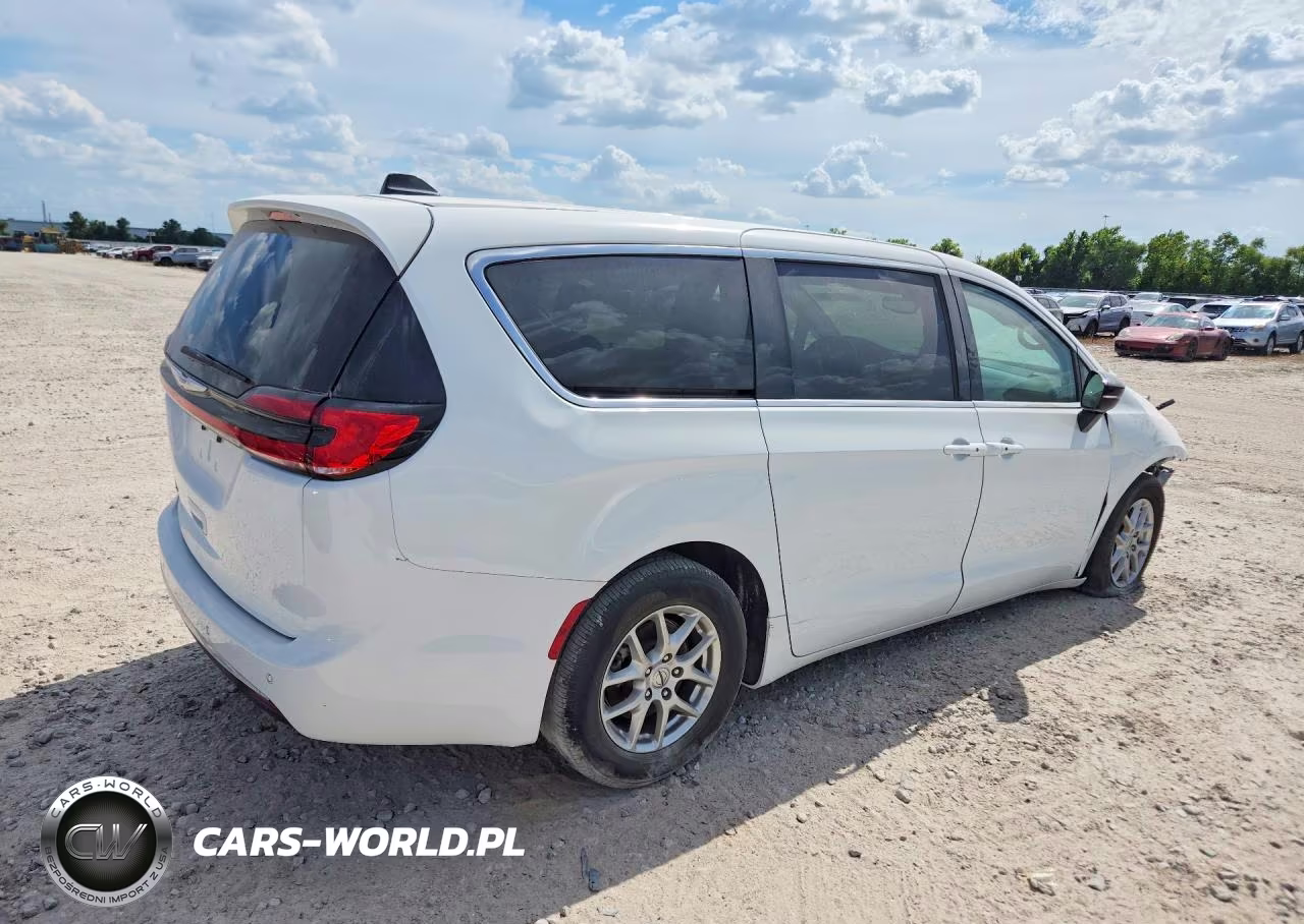 2024 Chrysler Pacifica Touring L VIN:2C4RC1BG1RR125218 - 3