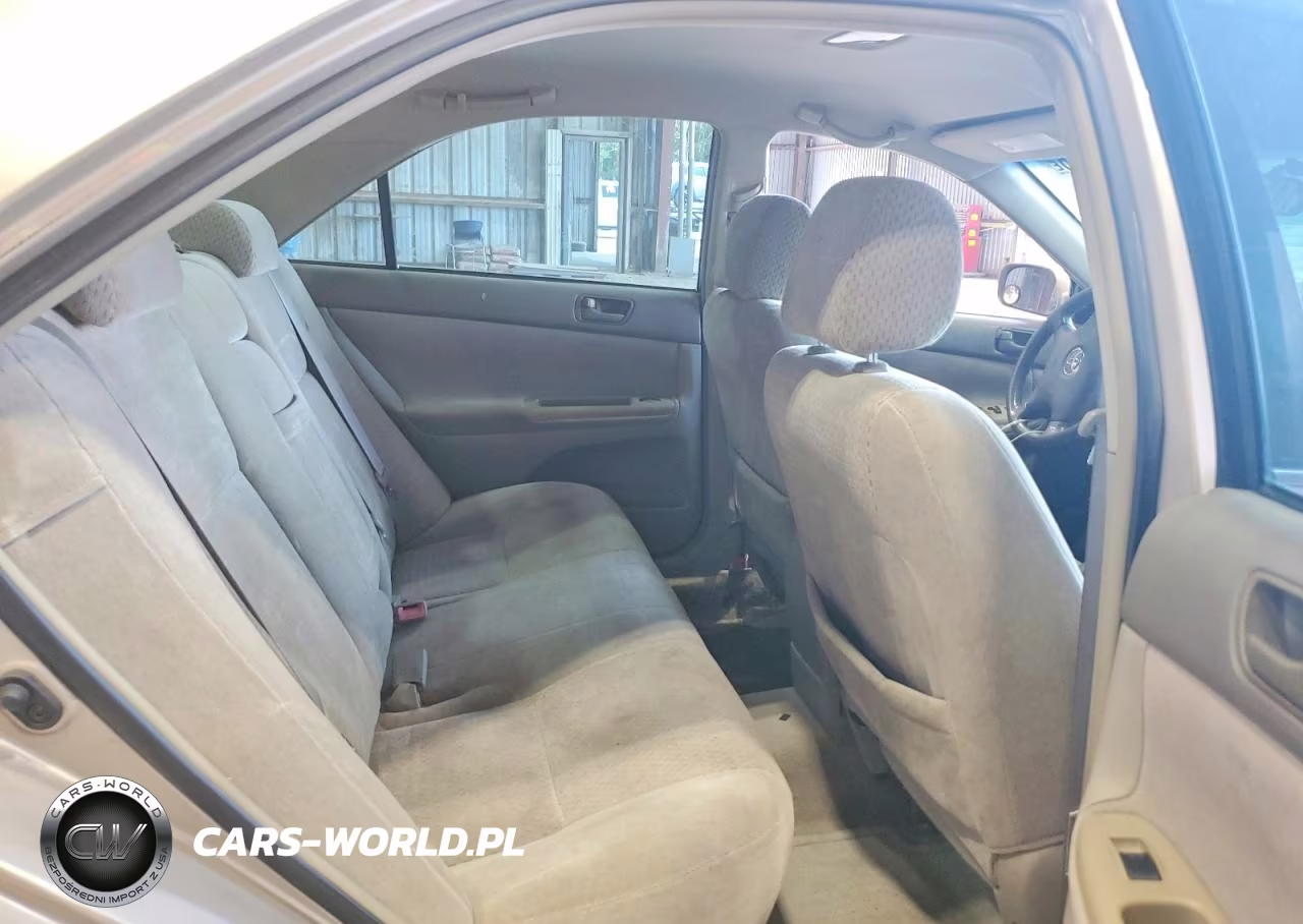 2002 Toyota Camry Le VIN:4T1BE32K22U032384 - 10