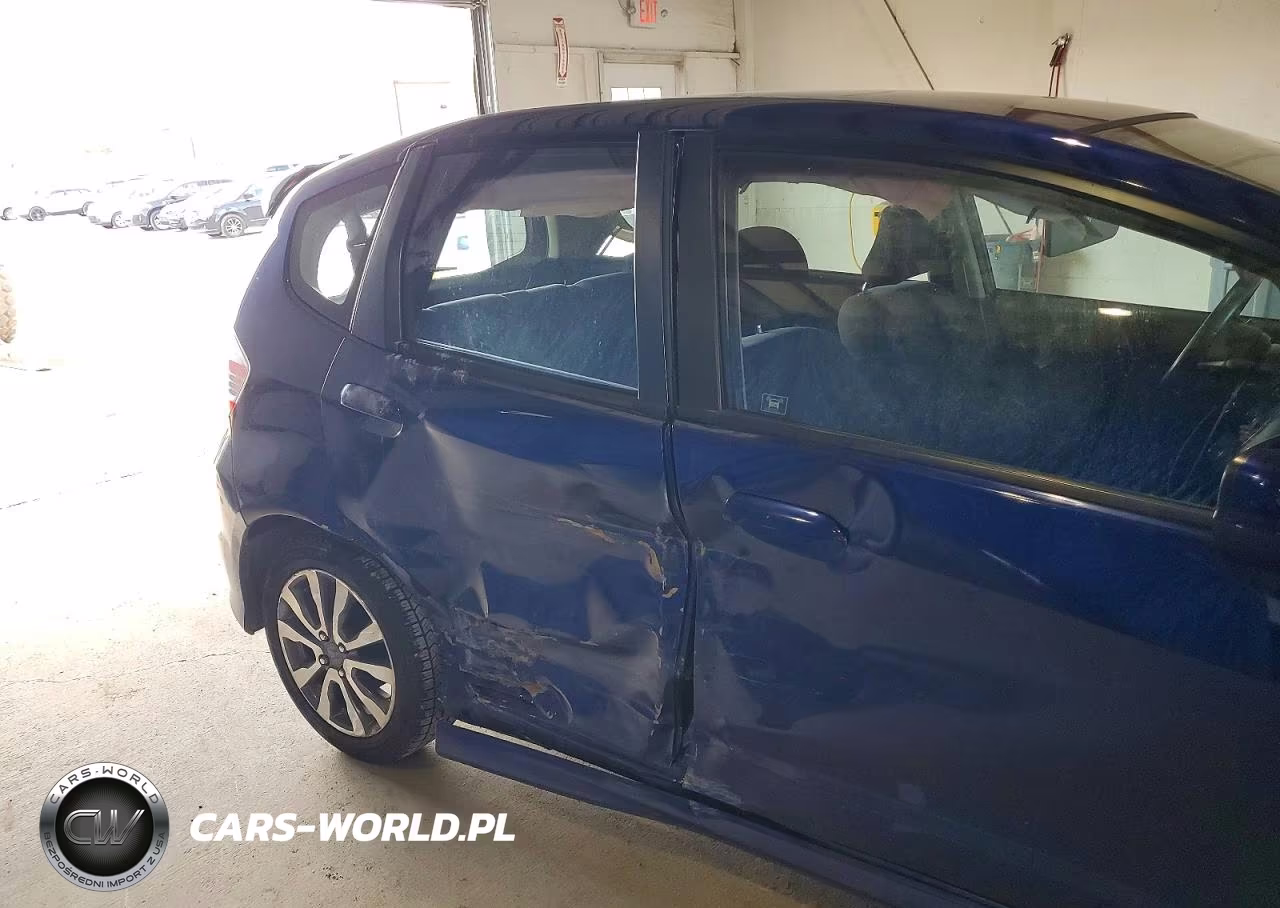 2013 Honda Fit Sport VIN:JHMGE8H54DC008362 - 10