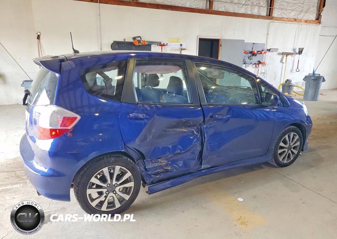 2013 Honda Fit Sport VIN:JHMGE8H54DC008362 - 3