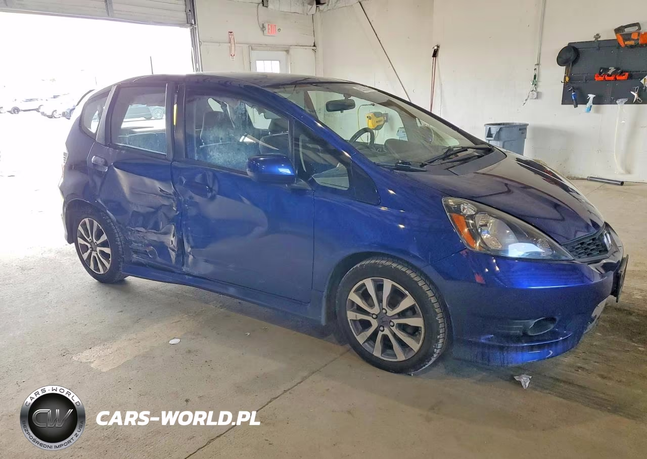 2013 Honda Fit Sport VIN:JHMGE8H54DC008362 - 4