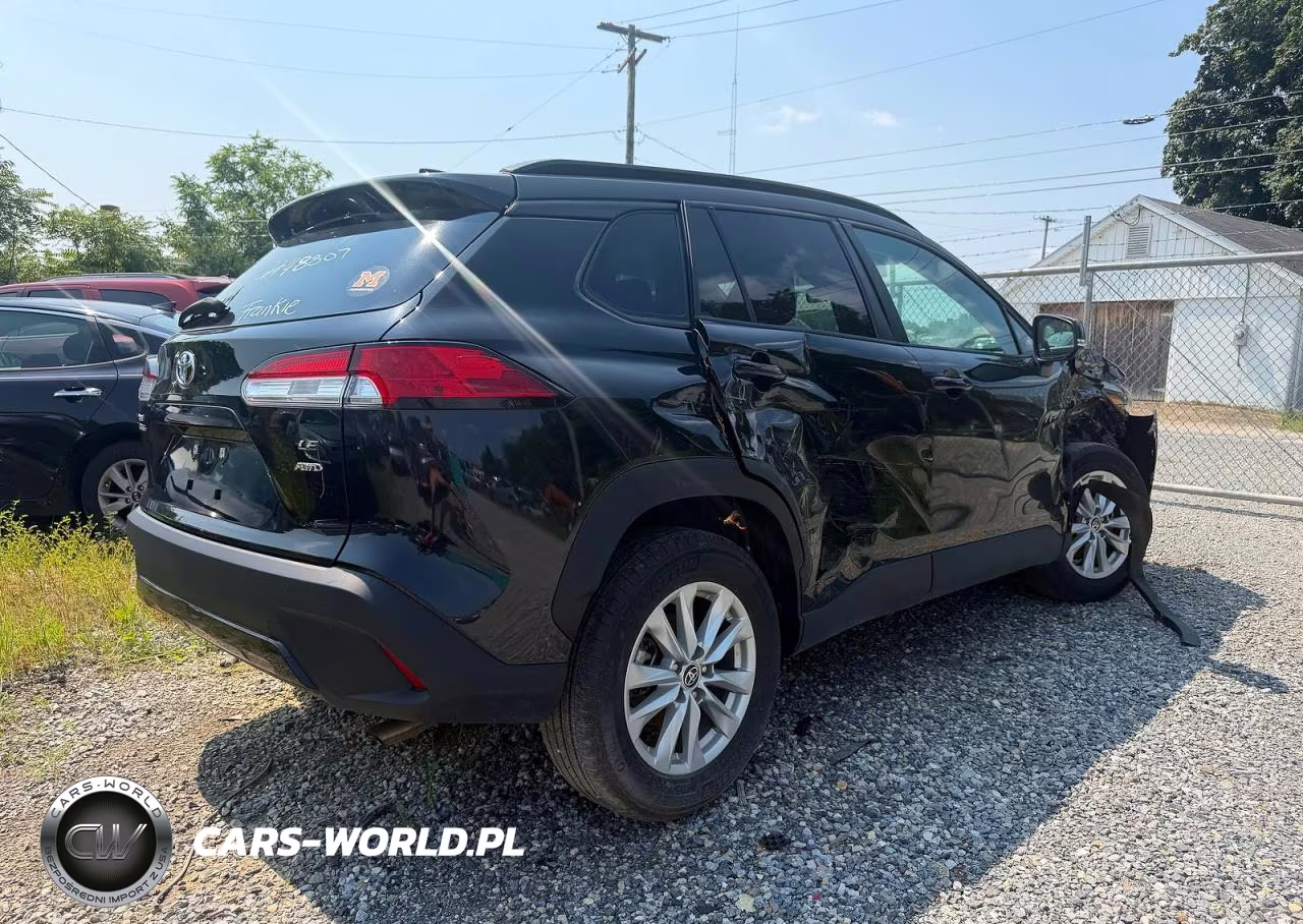 2024 Toyota Corolla Cross Le VIN:7MUCAABGXRV107583 - 15