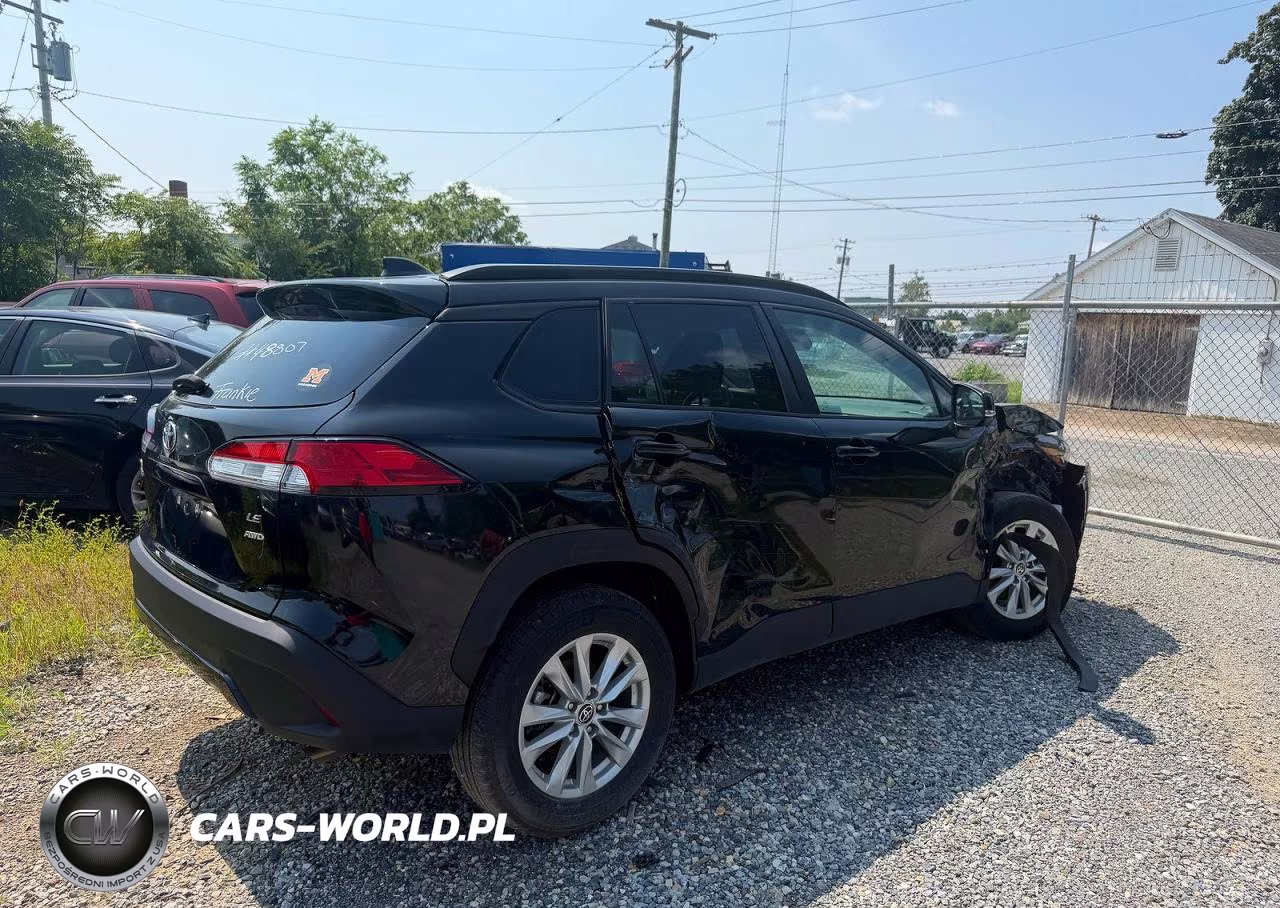 2024 Toyota Corolla Cross Le VIN:7MUCAABGXRV107583 - 4