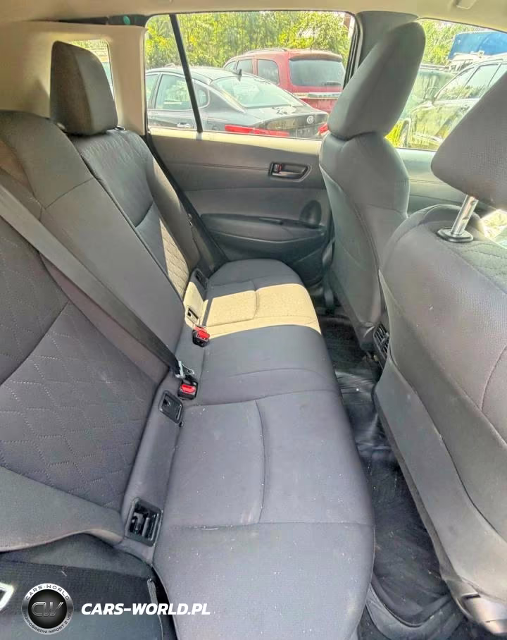 2024 Toyota Corolla Cross Le VIN:7MUCAABGXRV107583 - 6