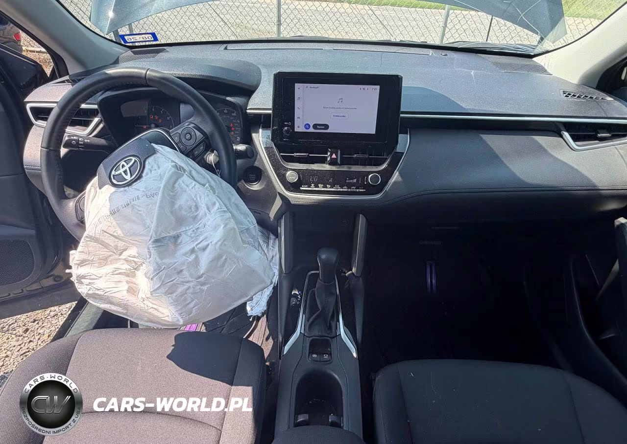 2024 Toyota Corolla Cross Le VIN:7MUCAABGXRV107583 - 9
