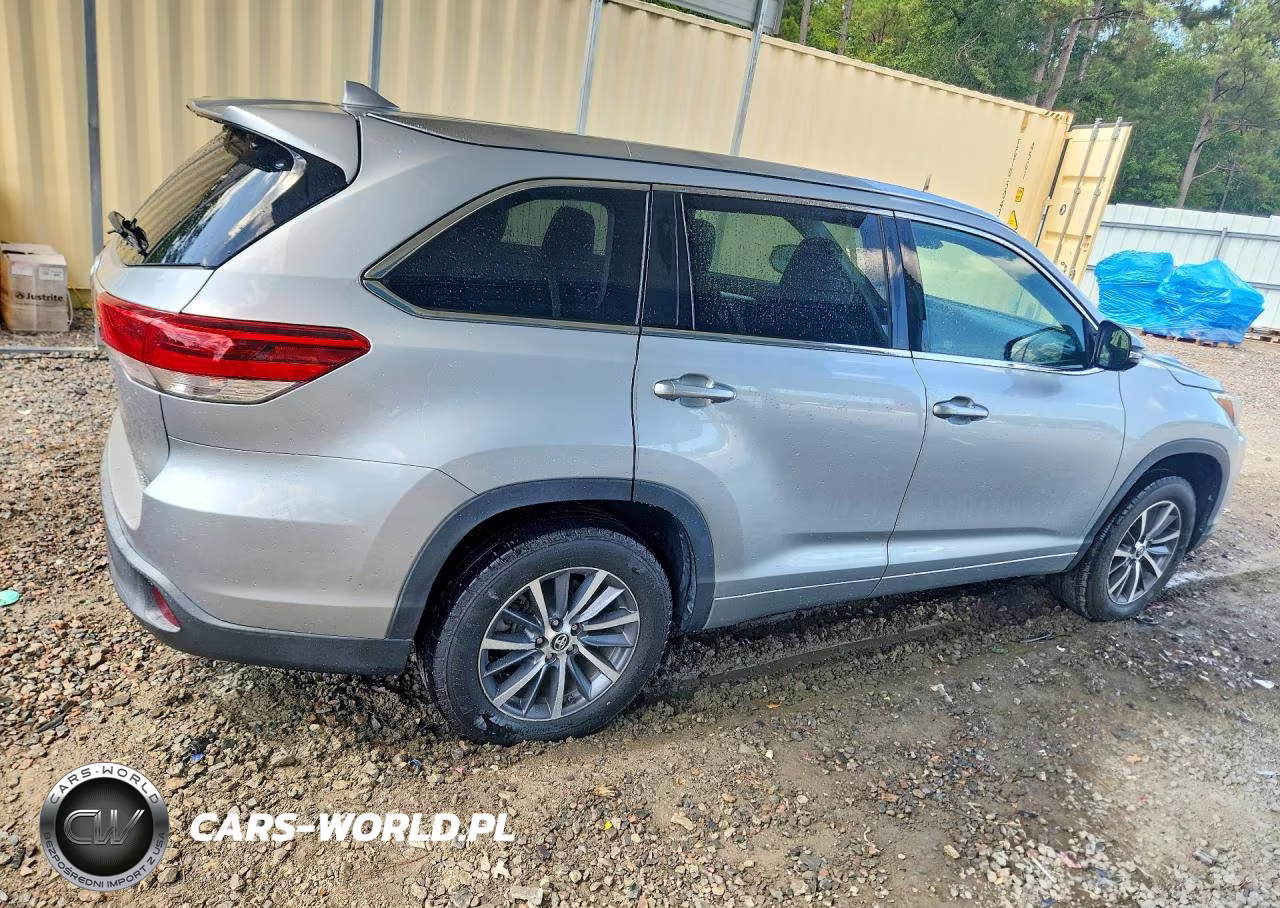 2018 Toyota Highlander Xle VIN:5TDKZRFH3JS548119 - 3