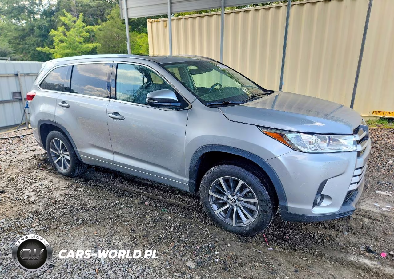 2018 Toyota Highlander Xle VIN:5TDKZRFH3JS548119 - 4