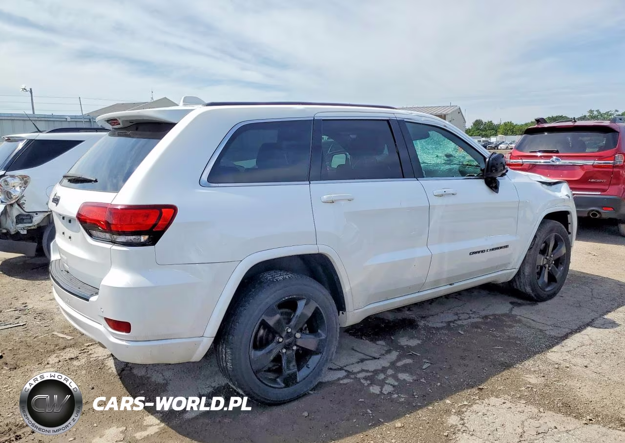 2015 Jeep Grand Cherokee Laredo VIN:1C4RJFAG6FC182121 - 3