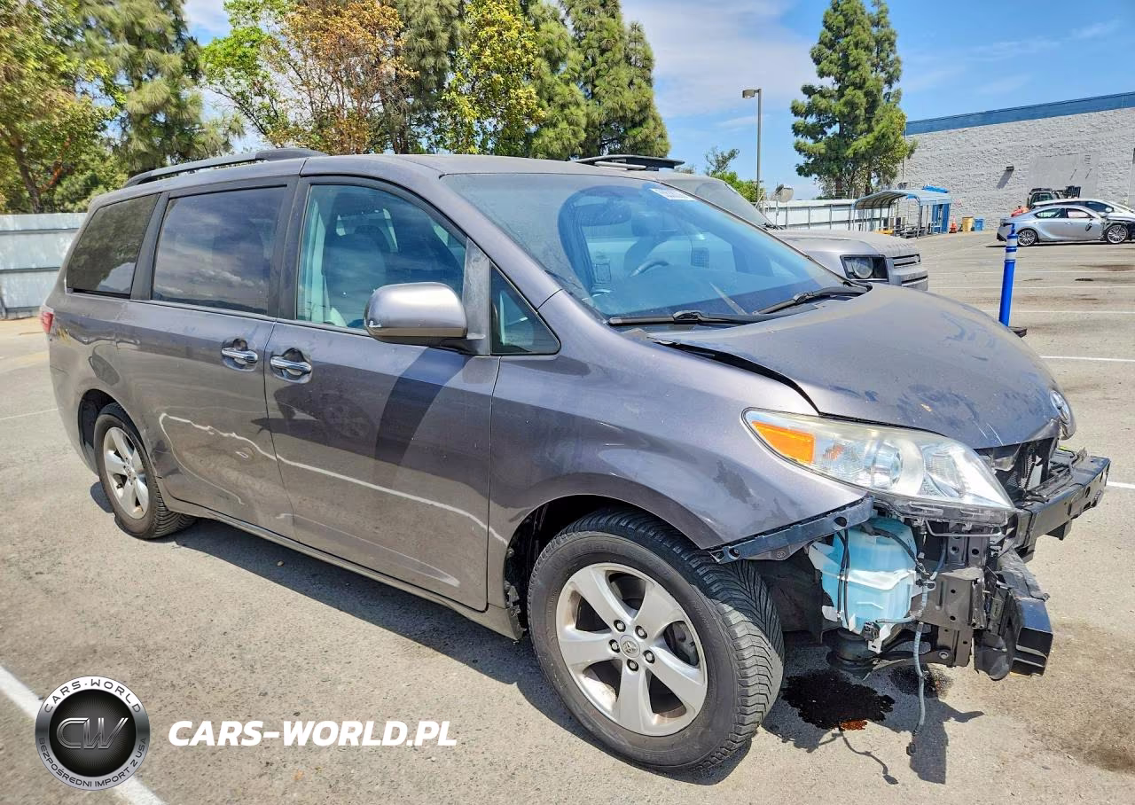 2017 Toyota Sienna Xle 8-Passenger VIN:5TDYZ3DC4HS794850 - 4