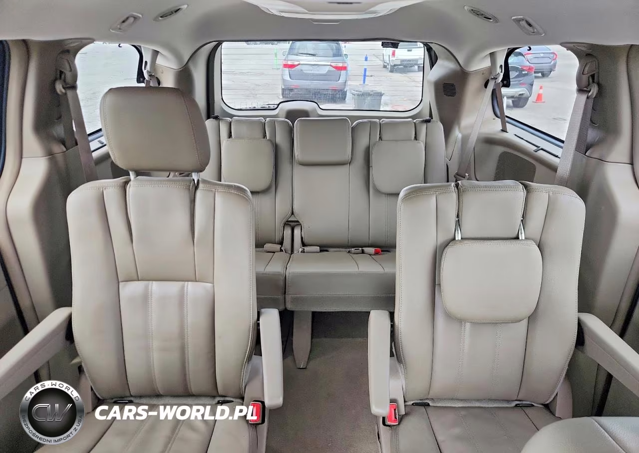2016 Chrysler Town & Country Touring VIN:2C4RC1BG1GR248045 - 10