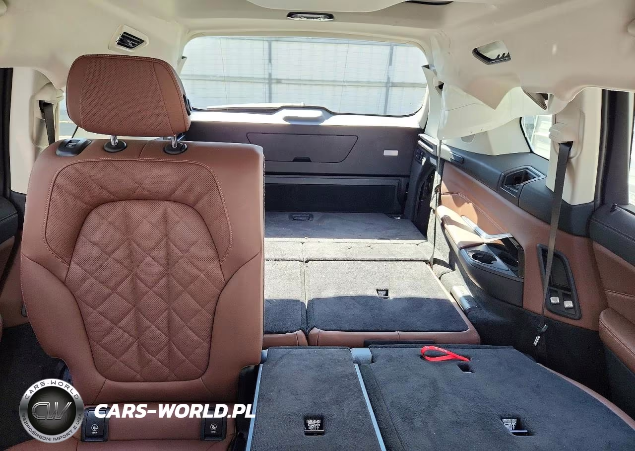 2027 BMW X7 xDrive40I VIN:5UX23EM01V9498248 - 10