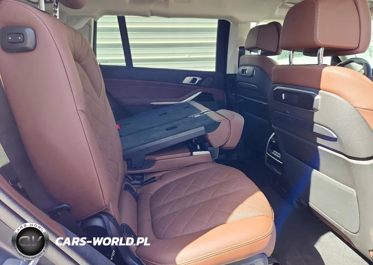 2027 BMW X7 xDrive40I VIN:5UX23EM01V9498248 - 11