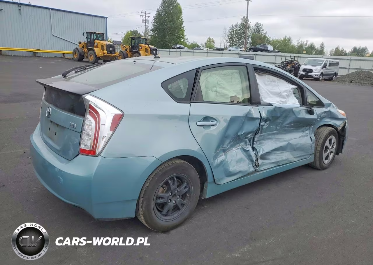 2015 Toyota Prius Two VIN:JTDKN3DUXF2003347 - 3