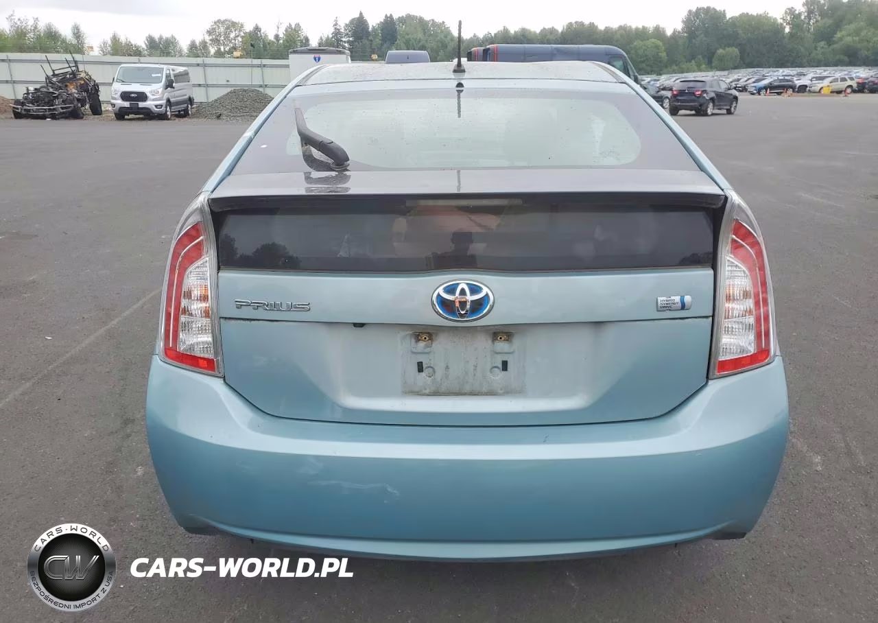 2015 Toyota Prius Two VIN:JTDKN3DUXF2003347 - 6