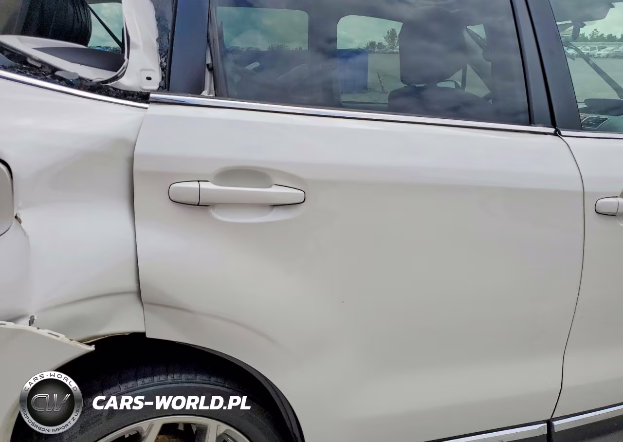 2018 Subaru Forester 2.5I Touring VIN:JF2SJAWC6JH601804 - 11