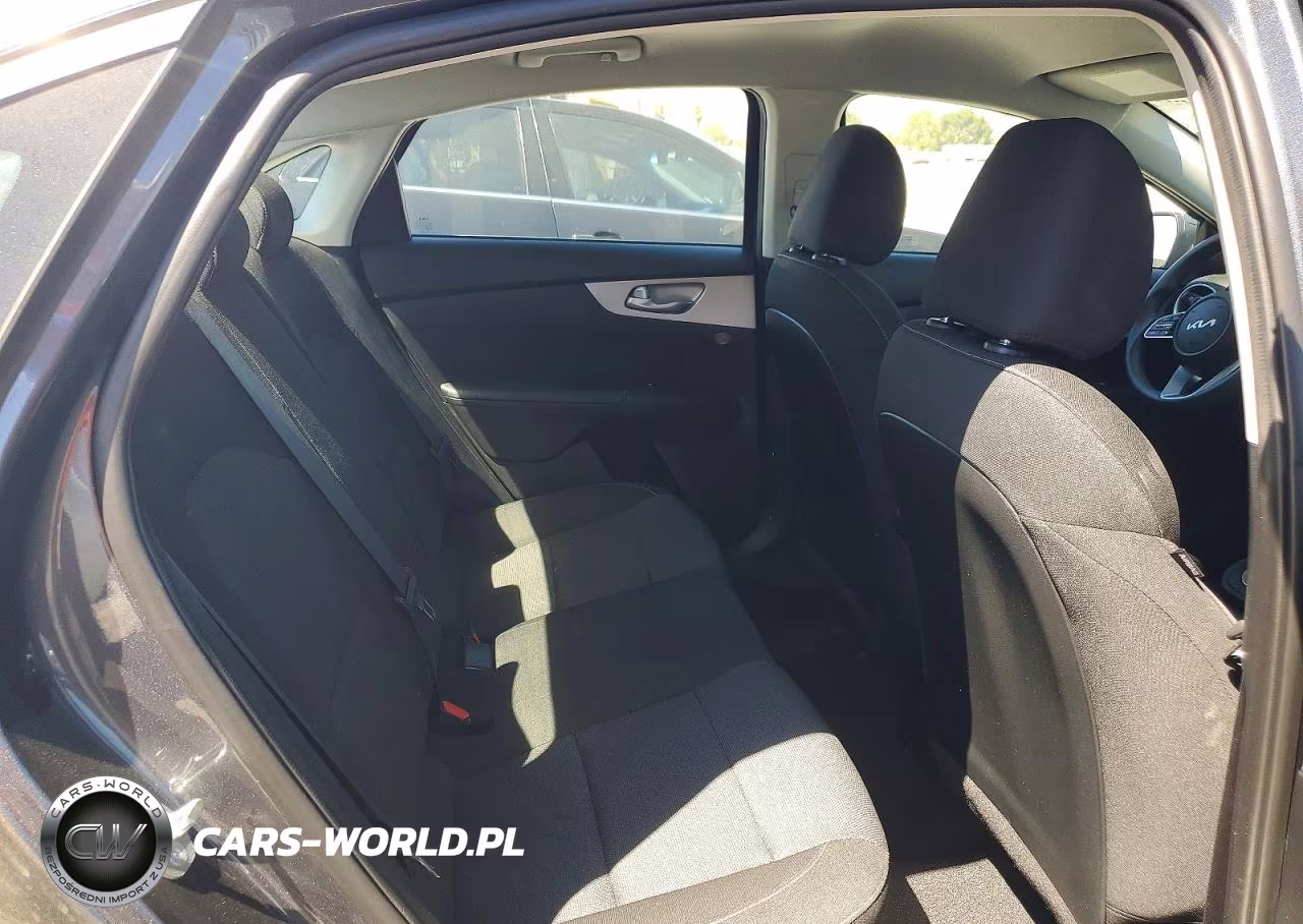 2024 Kia Forte Lxs VIN:3KPF24ADXRE712372 - 10