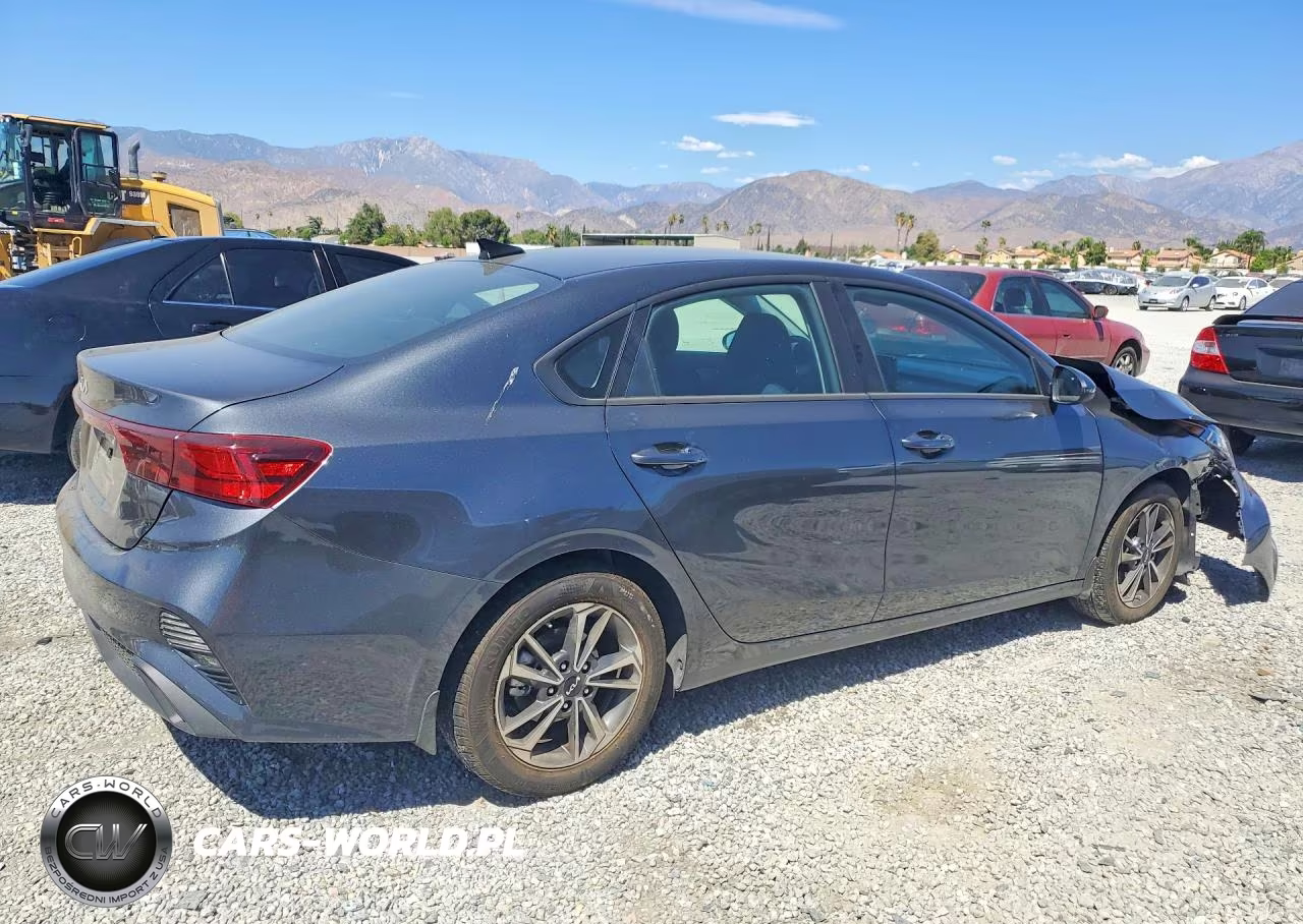 2024 Kia Forte Lxs VIN:3KPF24ADXRE712372 - 3
