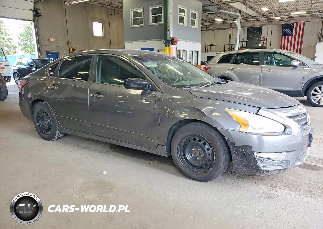 2014 Nissan Altima 2.5 S VIN:1N4AL3AP9EN230810 - 4