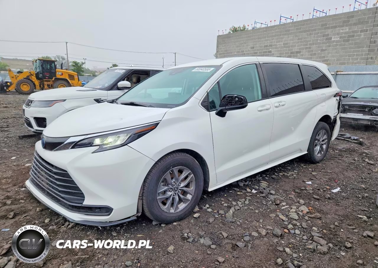 2022 Toyota Sienna Le – zdjęcie 1 z 14