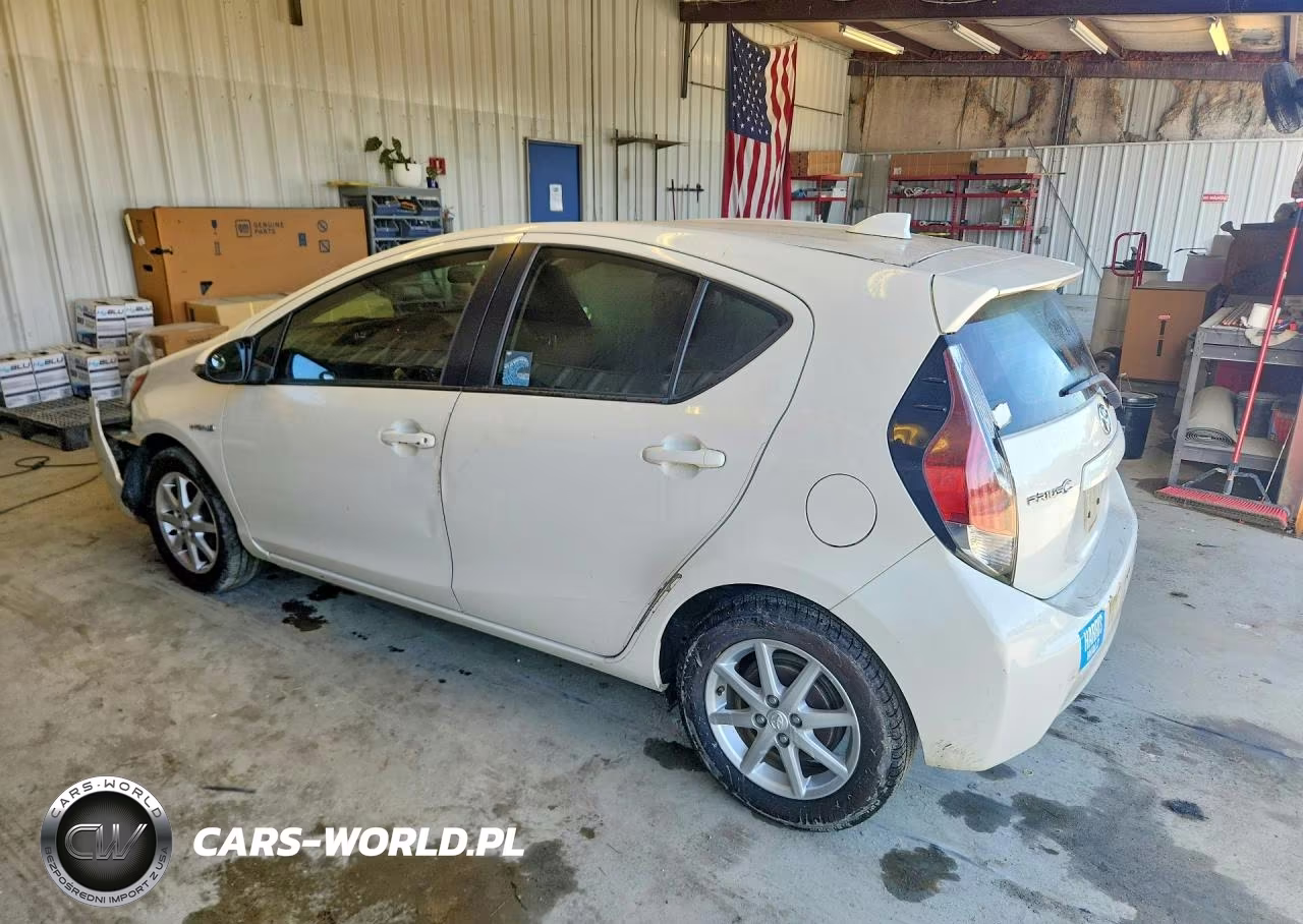 2015 Toyota Prius C Three VIN:JTDKDTB33F1112526 - 2