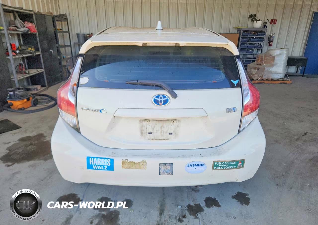 2015 Toyota Prius C Three VIN:JTDKDTB33F1112526 - 6