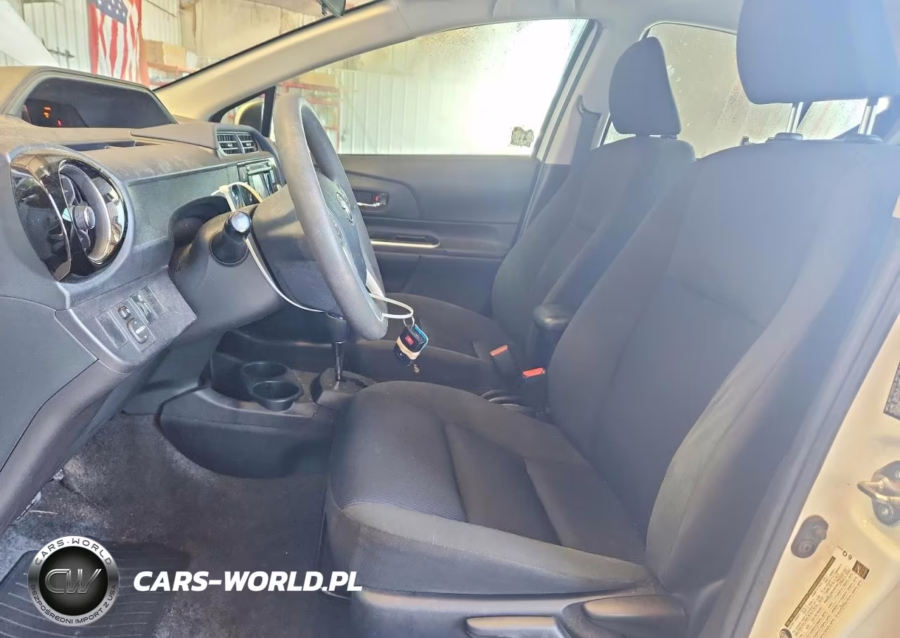 2015 Toyota Prius C Three VIN:JTDKDTB33F1112526 - 7